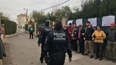 Imagen durante el intento de desahucio que lograron parar las plataformas antidesahucios de Castellón DESAHUCIOS