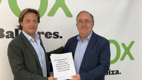 Jorge Campos, de VOX, y Agust&iacute;n Buades, Presidente del Instituto Balear de la familia 