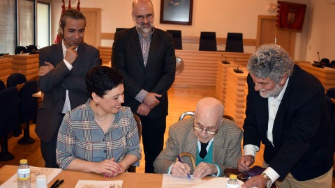 Firma entre Zamora y Garc&iacute;a-Herreros