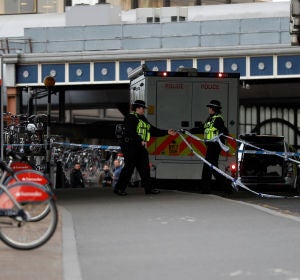 La Policía de Londres encuentra tres paquetes de explosivos La Policía de Londres encuentra tres paquetes de explosivos