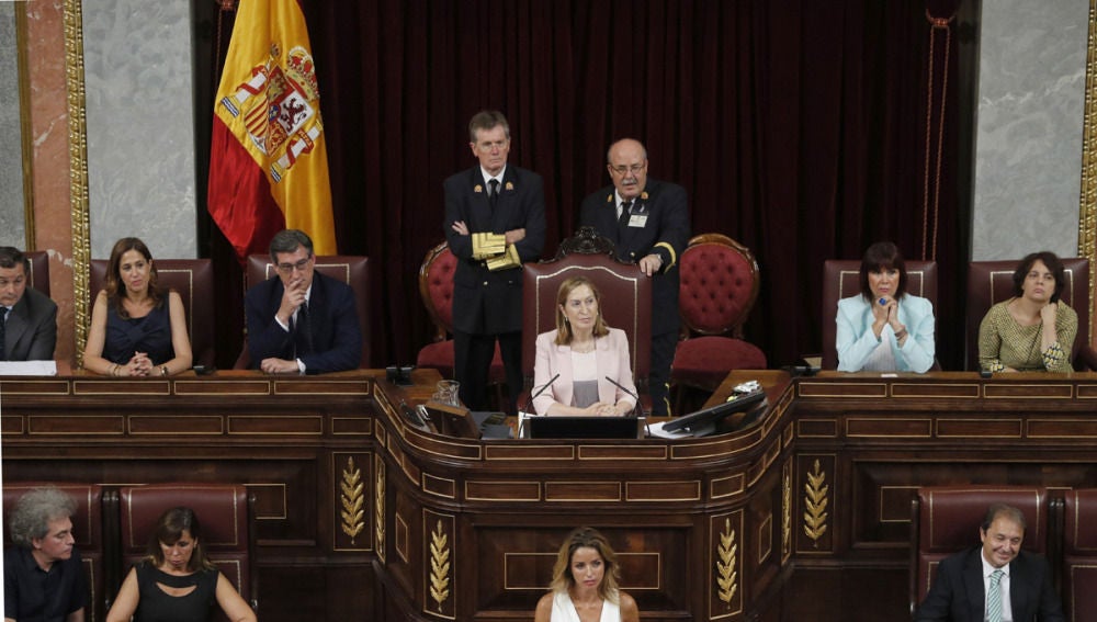 El Congreso pide informes jurídicos para saber si el Gobierno puede presentar decretos ley con las Cámaras disueltas El Congreso pide informes jurídicos para saber si el Gobierno puede presentar decretos ley con las Cámaras disueltas