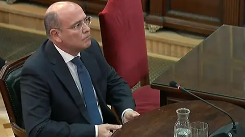 Destitución de Diego Pérez de los Cobos, jefe de la Guardia Civil en Madrid El coronel de la Guardia Civil Diego Pérez de los Cobos, durante su declaración en el juicio del 'procés'