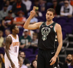 Pau Gasol, en su estreno con los Bucks Pau Gasol, en su estreno con los Bucks