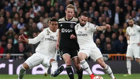Casemiro y Carvajal intentan parar a De Jong Casemiro y Carvajal intentan parar a De Jong