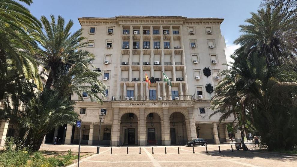 Se apropió de más de un millón de euros durante once años porque "pasaba un mal momento" Se apropió de más de un millón de euros durante once años porque "pasaba un mal momento"