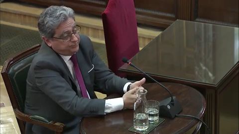 Millo dice que los agentes del 1-O cayeron en la "trampa del Fairy", resbalar con detergente vertido para ser pateados