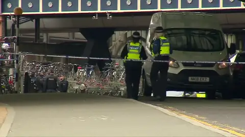 La Policía investiga tres paquetes con explosivos caseros detectados en Londres La Policía investiga tres paquetes con explosivos caseros detectados en Londres