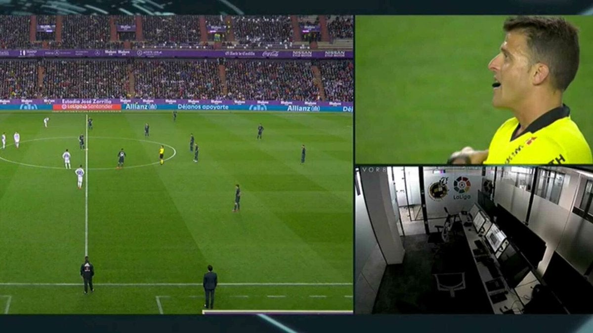 Conectan con la sala VAR en el Valladolid - Real Madrid... ¡y no hay nadie! Conectan con la sala VAR en el Valladolid - Real Madrid... ¡y no hay nadie!