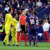 Momento del partido entre Levante y Villarreal