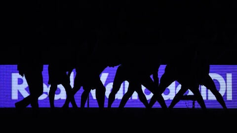 Los jugadores calientan en un Jos&eacute; Zorrilla sin luz