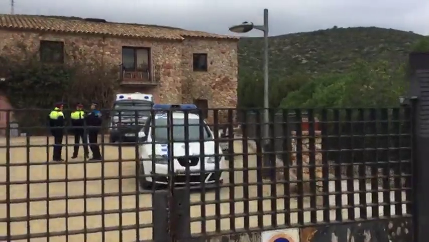 La Generalitat denunciará como delito de odio el ataque a un centro de menores inmigrantes en Castelldefels La Generalitat denunciará como delito de odio el ataque a un centro de menores inmigrantes en Castelldefels