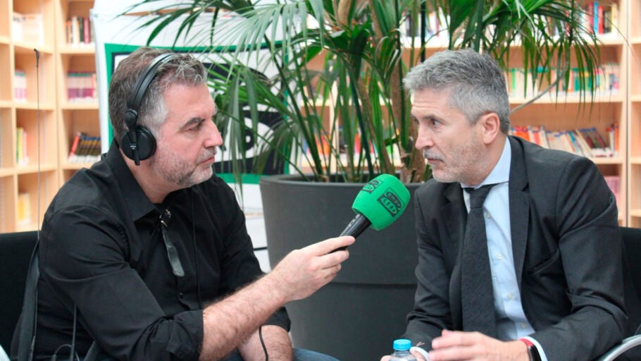 Carlos Alsina con el ministro del Interior, Fernando Grande-Markaska