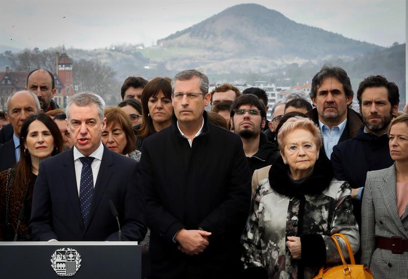 Urkullu llama a todos a reconocer que "matar, extorsionar y secuestrar" no fue "justo" Urkullu llama a todos a reconocer que "matar, extorsionar y secuestrar" no fue "justo"