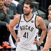 Miortic y Gasol, juntos en pista con los Bucks Miortic y Gasol, juntos en pista con los Bucks
