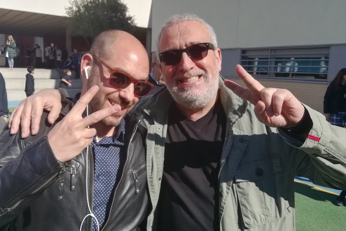 ¿Qué hacen los estudiantes del Colegio Miramadrid durante el recreo? ¿Qué hacen los estudiantes del Colegio Miramadrid durante el recreo?