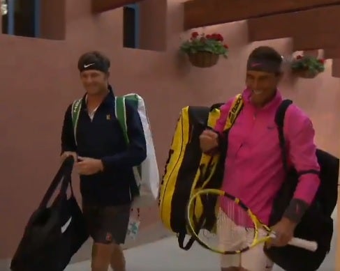 El despiste viral de Rafa Nadal: llega tarde a su partido contra Donaldson al equivocarse de hora El despiste viral de Rafa Nadal: llega tarde a su partido contra Donaldson al equivocarse de hora