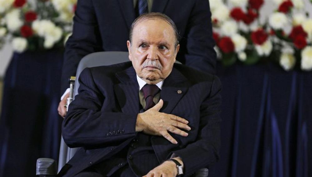 Buteflika renuncia a presentarse a las elecciones de Argelia. 