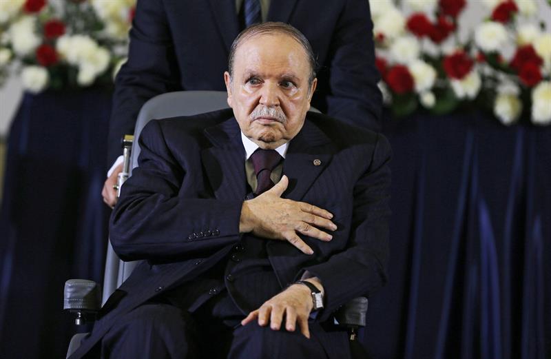 Buteflika renuncia a presentarse a las elecciones de Argelia tras las masivas protestas Buteflika renuncia a presentarse a las elecciones de Argelia tras las masivas protestas