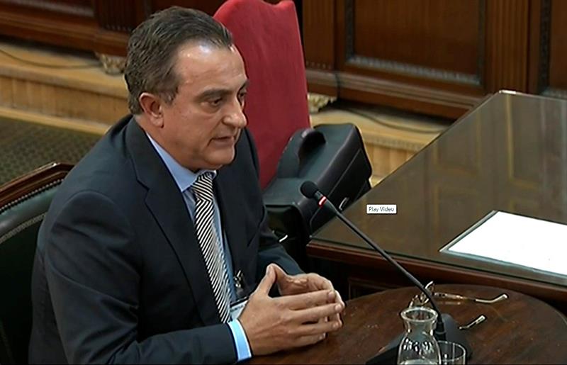 Castellví dice que el Govern no intentó cambiar el plan de los Mossos para el 1-O Castellví dice que el Govern no intentó cambiar el plan de los Mossos para el 1-O