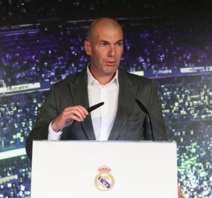 Zidane durante la su presentación con el Real Madrid Zidane durante la su presentación con el Real Madrid