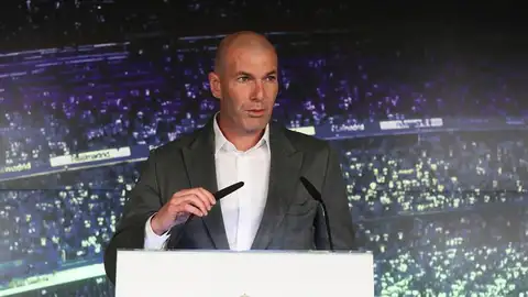 Zidane durante la su presentación con el Real Madrid Zidane durante la su presentación con el Real Madrid