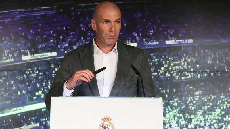 Zidane durante la su presentación con el Real Madrid Zidane durante la su presentación con el Real Madrid