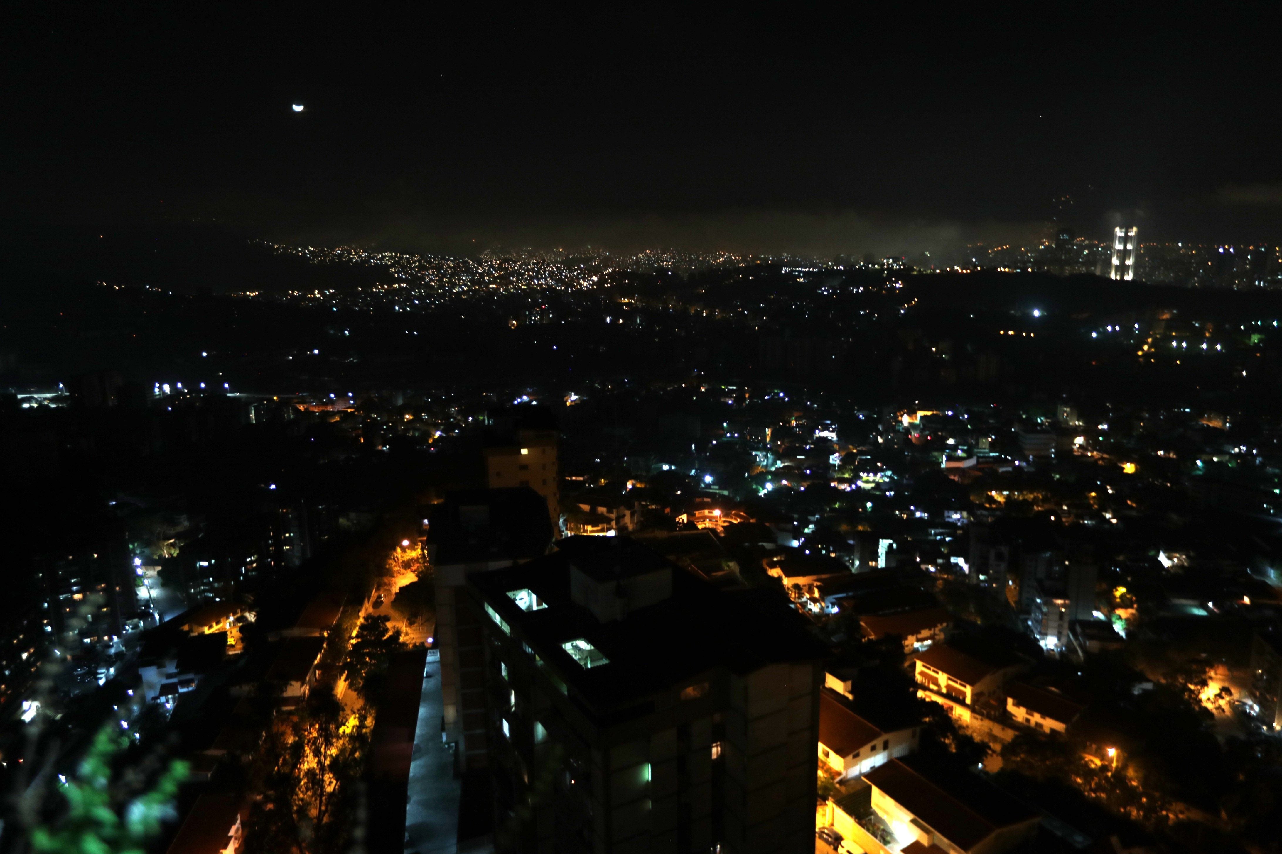 El Gobierno de Venezuela suspende todas las actividades laborales y lectivas para este lunes El Gobierno de Venezuela suspende todas las actividades laborales y lectivas para este lunes