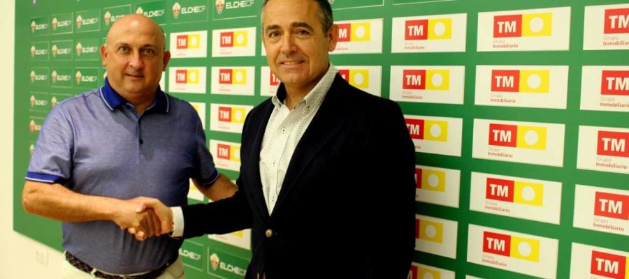Pablo Serna, de Grupo TM Inmobiliario, junto al presidente del Elche CF, Diego García. Pablo Serna, de Grupo TM Inmobiliario, junto al presidente del Elche CF, Diego García.
