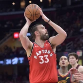 Marc Gasol intenta lanzar a canasta ante los Cavaliers Marc Gasol intenta lanzar a canasta ante los Cavaliers