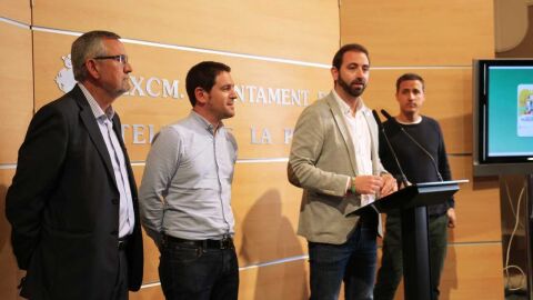 Omar Braina, concejal de Fiestas, presentando la app oficial de Magdalena 2019.