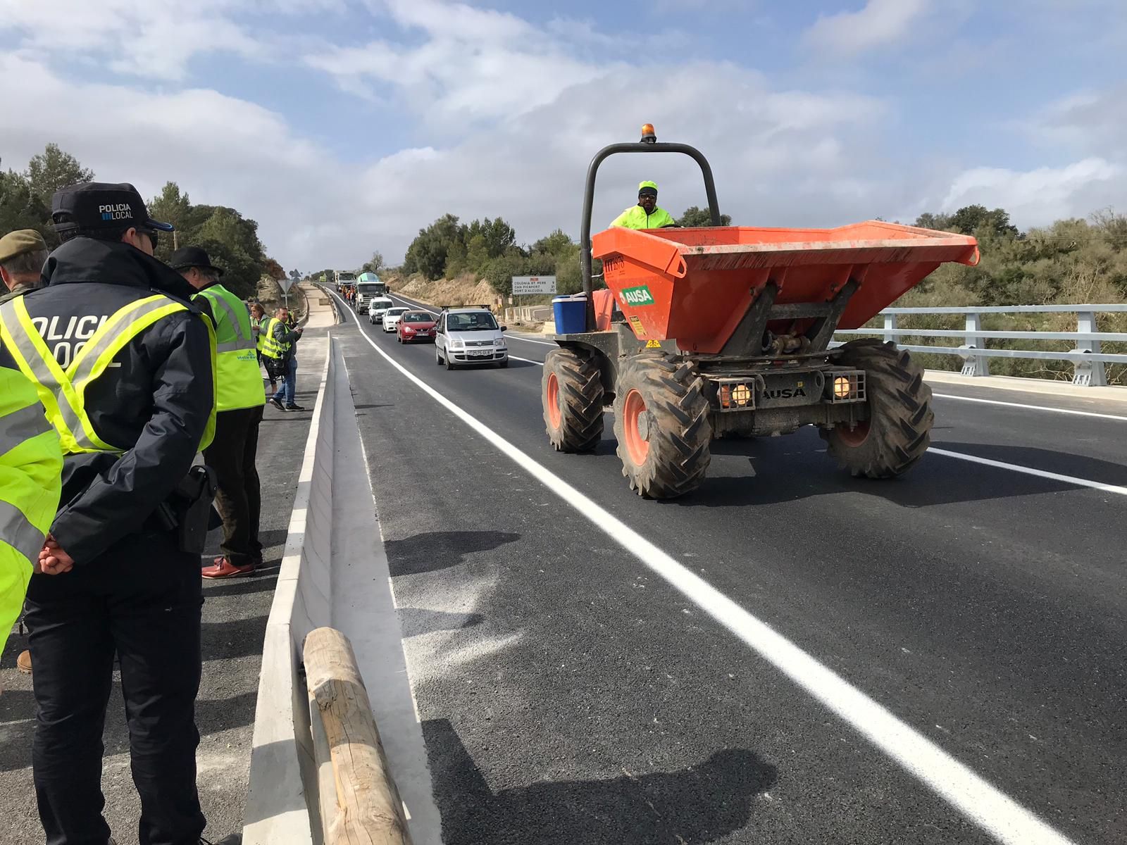 Abre el nuevo puente de Artà que reemplaza al destruido en la torrentada Abre el nuevo puente de Artà que reemplaza al destruido en la torrentada