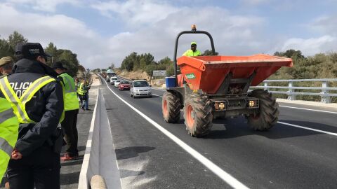 El nuevo puente de Art&agrave; reabierto al tr&aacute;fico
