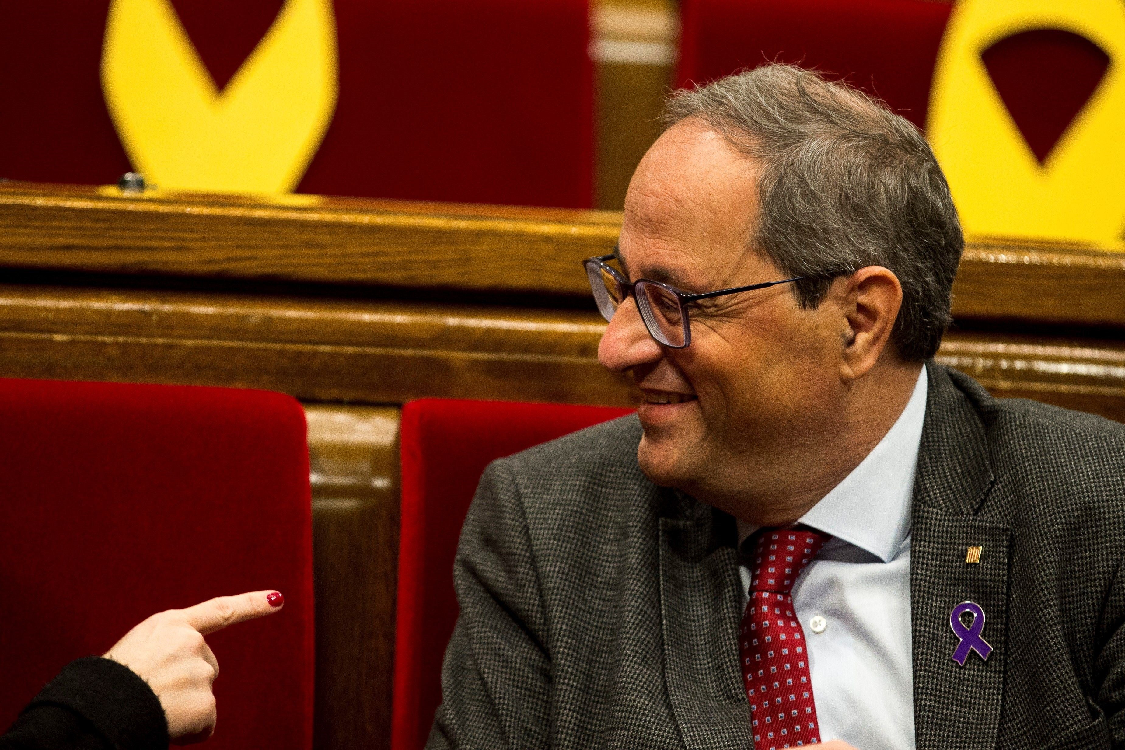 Quim Torra se niega a retirar el cartel con el lazo amarillo de la Generalitat Quim Torra se niega a retirar el cartel con el lazo amarillo de la Generalitat