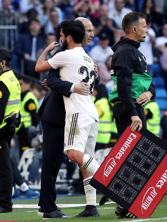 Zidane se arropa en su 'vieja guardia' y debuta con victoria en su segunda etapa en el banquillo Zidane se arropa en su 'vieja guardia' y debuta con victoria en su segunda etapa en el banquillo