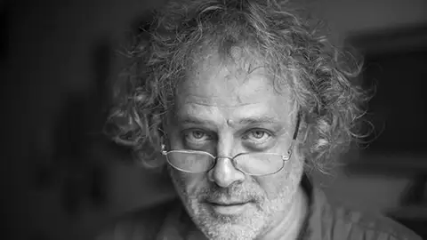 Andras Forgach, el escrito espiado por su madre. Andras Forgach, el escrito espiado por su madre.
