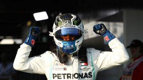 Valtteri Bottas celebra una victoria