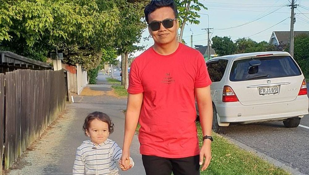 Zufirman Syah, con su hijo. 