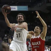 Llull penetra a canasta ante el Manresa Llull penetra a canasta ante el Manresa