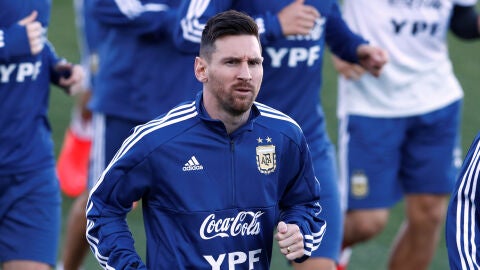 Leo Messi se entrena con la selecci&oacute;n de Argentina