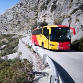 Autobús público a su paso por Sa Calobra, Mallorca
