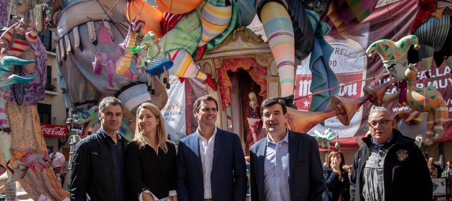 El líder de Ciudadanos ha disfrutado de la fiesta acompañado por los candidatos valencianos. El líder de Ciudadanos ha disfrutado de la fiesta acompañado por los candidatos valencianos.