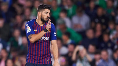 Luis Su&aacute;rez celebra su gol al Betis en el Villamar&iacute;n