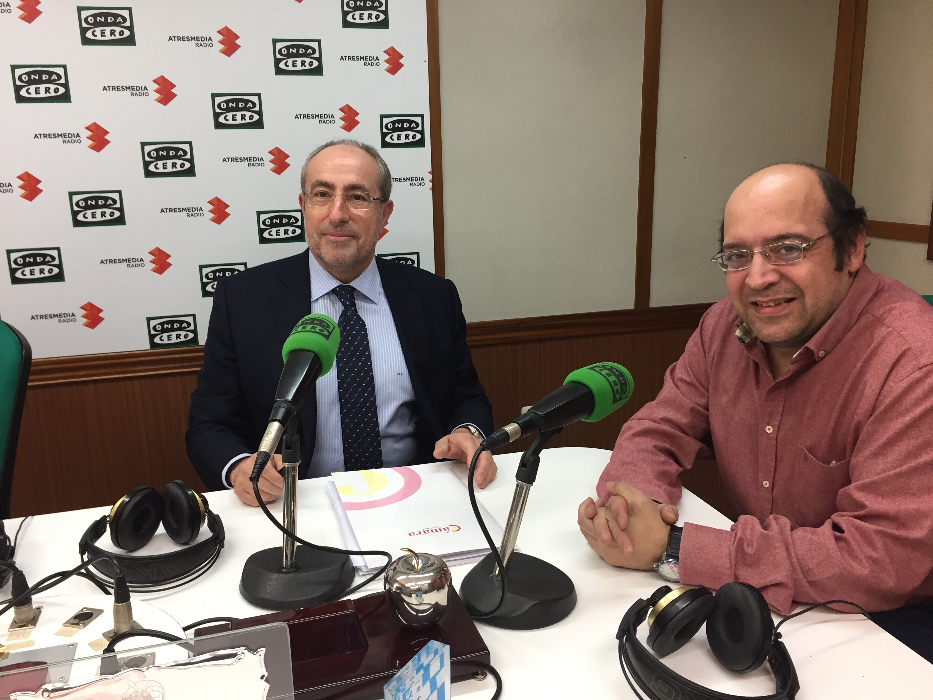 Mariano León cuenta en Onda Cero los retos que se marca al frente de la Cámara de Comercio. Mariano León cuenta en Onda Cero los retos que se marca al frente de la Cámara de Comercio.