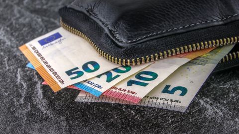 Gana un premio de 750 euros por excelencia acad&eacute;mica y Hacienda le reclama el 19%