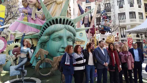 El Ministro de Fomento ha visitado diversas Fallas de la ciudad de València. ABALOS VISTA FALLAS