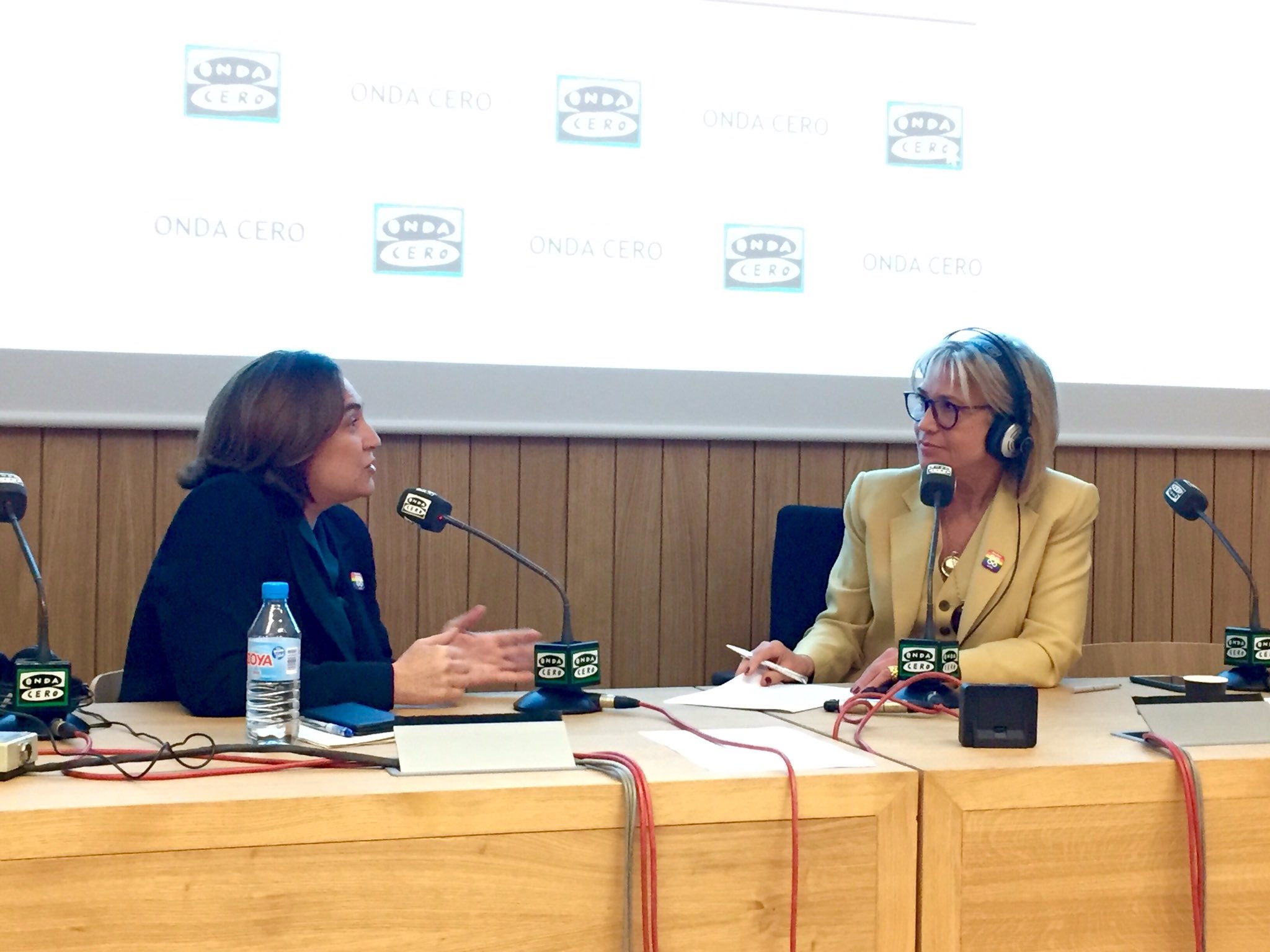 Ada Colau: "Estamos en periodo electoral y no hay que hacer batallas de símbolos" Ada Colau: "Estamos en periodo electoral y no hay que hacer batallas de símbolos"