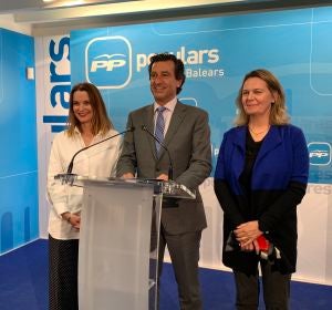 El presidente del PP balear, Biel Company, junto a Marga Prohens y Maria Salom. El presidente del PP balear, Biel Company, junto a Marga Prohens y Maria Salom.