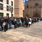 Cientos de castellonenses esperando para recoger el libro de las Fiestas de la Magdalena 2019