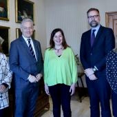La presidenta del Govern de les Illes Balears, Francina Armengol, ha recibido en audiencia al embajador de Reino Unido en España, Simon Manley