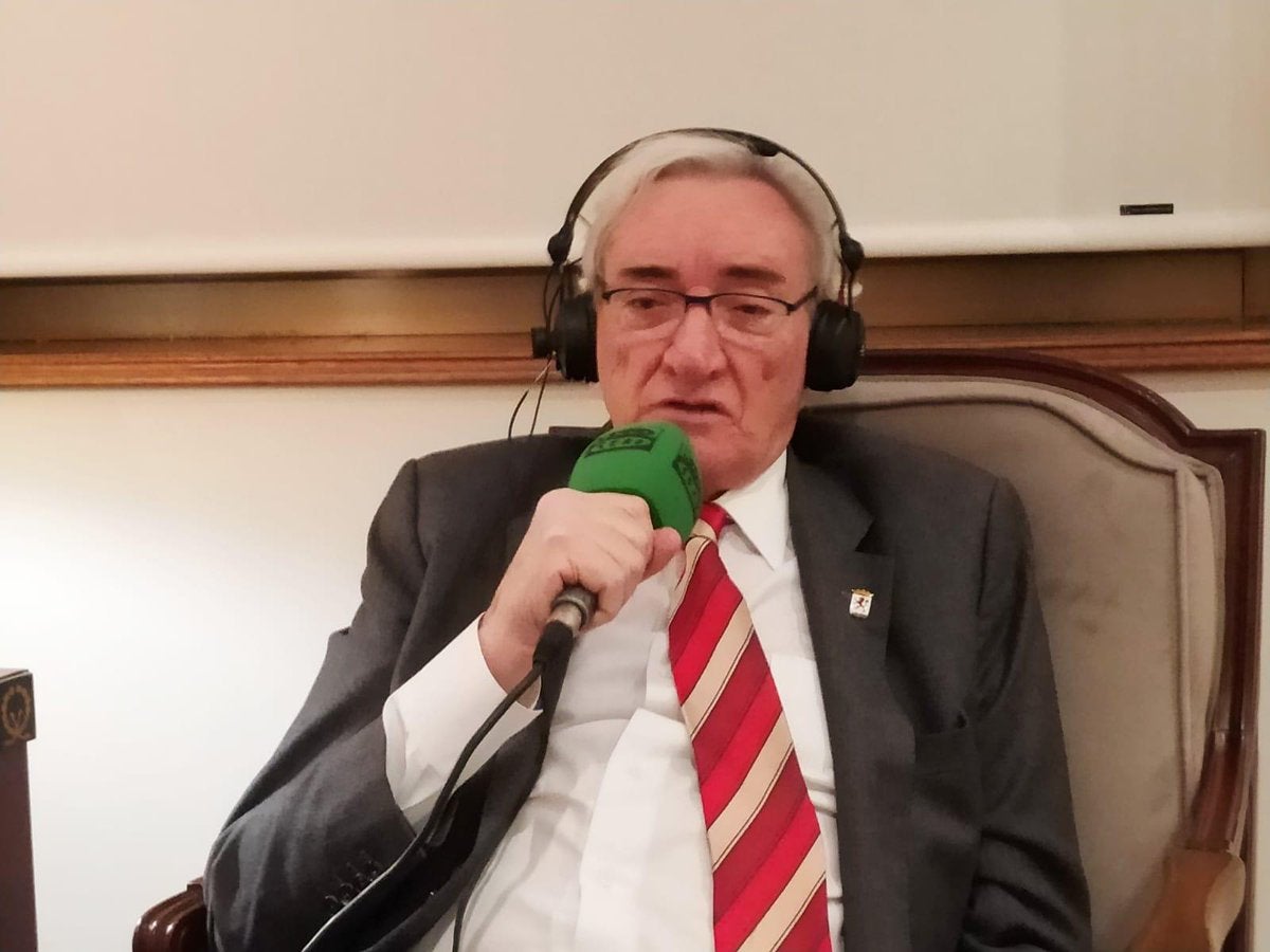 Luis del Olmo, a Carlos Alsina: "Me hubiera encantado hacer radio contigo en estos días históricos" Luis del Olmo, a Carlos Alsina: "Me hubiera encantado hacer radio contigo en estos días históricos"